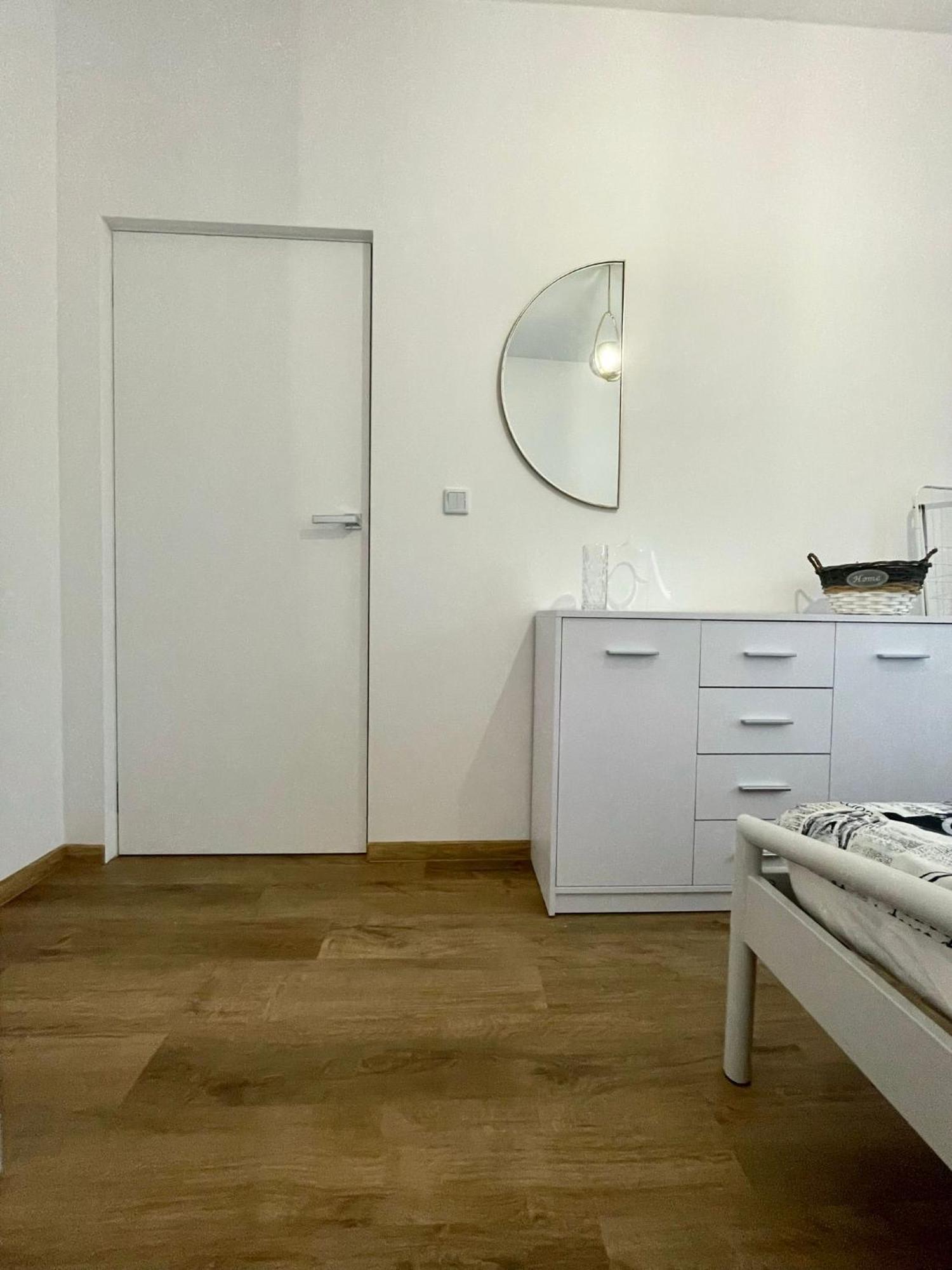 Budki Szczesliwickie 25 By Homeprime * Warszawa